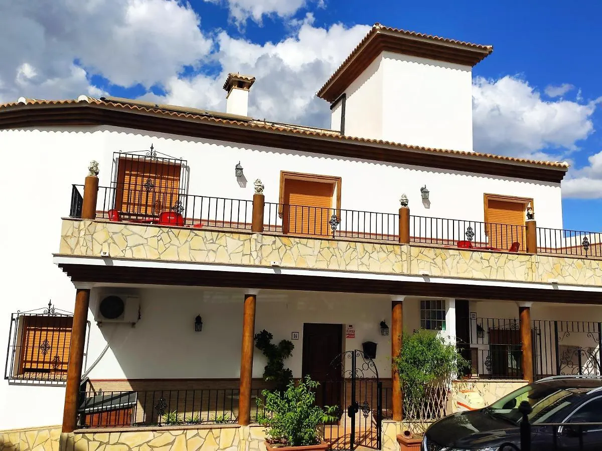 Casa Amplia Con Terraza En La Vinuela Villa