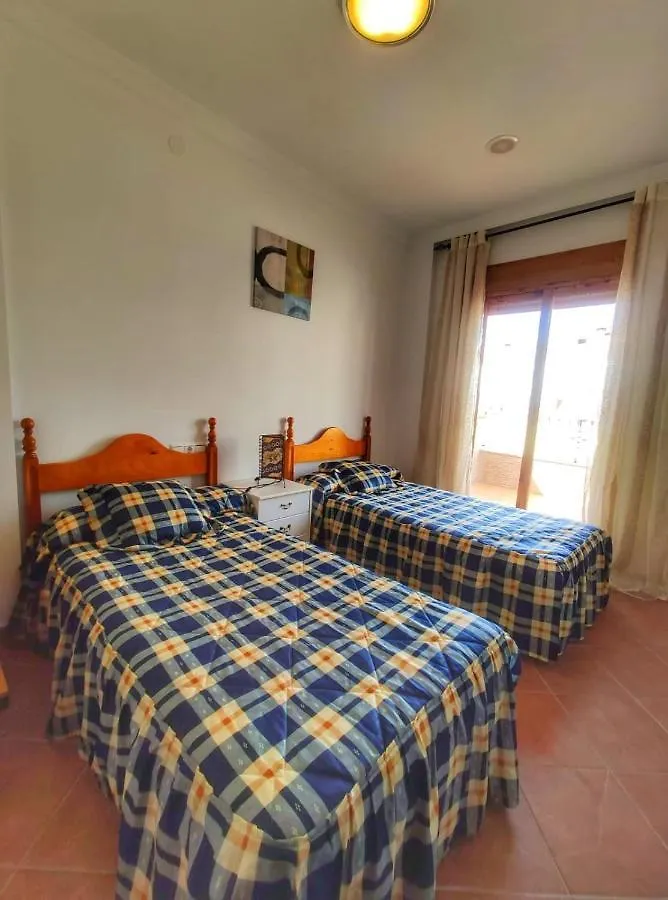 Casa Amplia Con Terraza En La Vinuela Villa