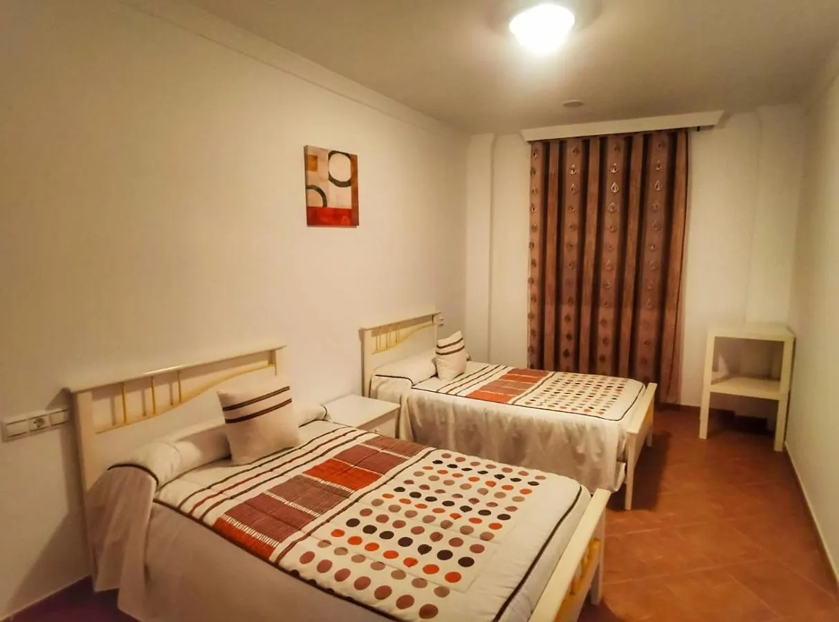 Casa Amplia Con Terraza En La Vinuela Villa