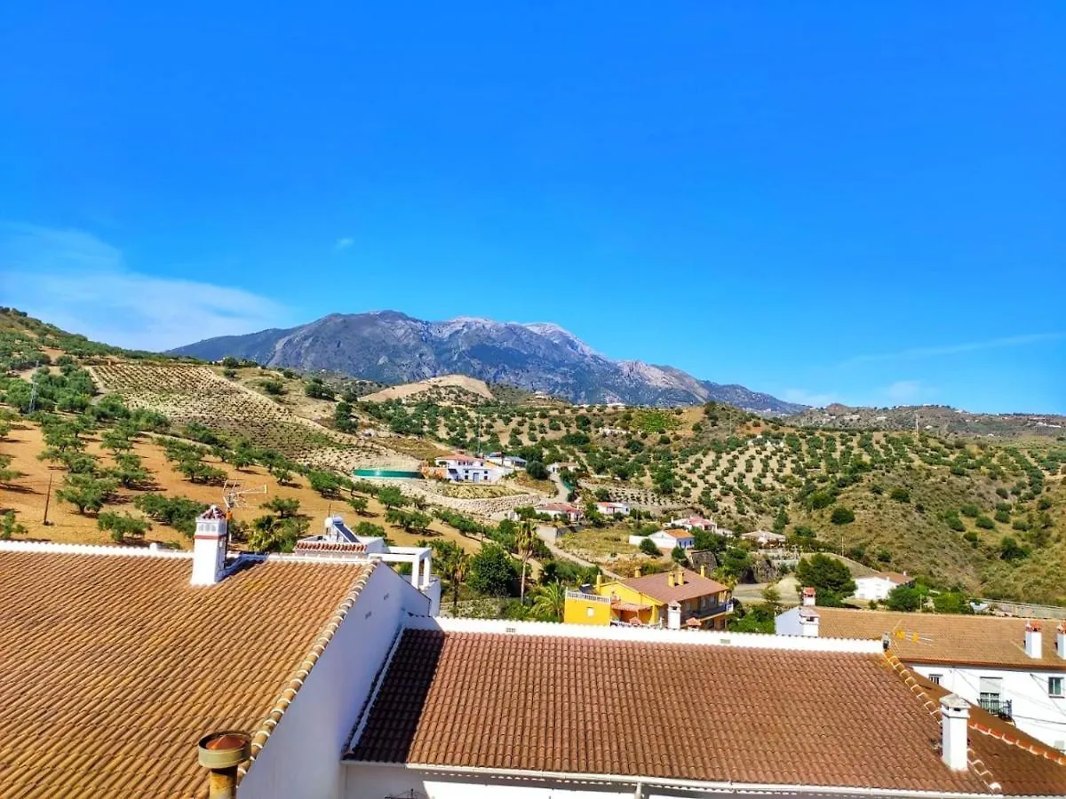 Casa Amplia Con Terraza En La Vinuela Villa